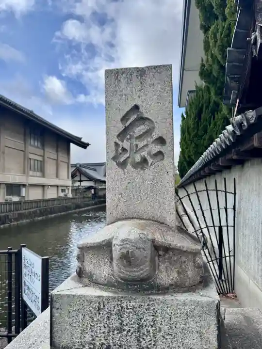 東寺(教王護国寺)の{uncategorized: "未分類", other: "その他", undefined: "問題あり", building: "その他建物", grave: "お墓", sacred_gate: "鳥居", guardian: "狛犬", statue: "像", buddha: "仏像", history: "歴史", nature: "自然", garden: "庭園", animal: "動物", pagoda: "塔", temizu: "手水舎", mountain_gate: "山門・神門", sanctuary: "本殿・本堂", subordinate: "末社・摂社", art: "芸術", scenery: "景色", jizo: "地蔵", ema: "絵馬", goshuin: "御朱印", omikuji: "おみくじ", items: "授与品その他", amulet: "お守り", goshuincho: "御朱印帳", eats: "食事", festival: "お祭り", votive_dance: "神楽", shichigosan: "七五三参", wedding: "結婚式", experience: "体験その他", initially: "初詣", around: "周辺", anti_infection: "感染症対策"}