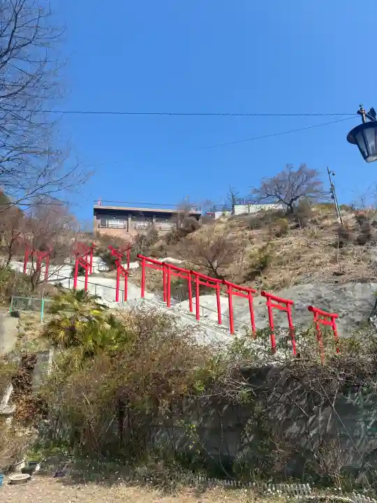 差出磯大嶽山神社 仕事と健康と厄よけの神さまの{uncategorized: "未分類", other: "その他", undefined: "問題あり", building: "その他建物", grave: "お墓", sacred_gate: "鳥居", guardian: "狛犬", statue: "像", buddha: "仏像", history: "歴史", nature: "自然", garden: "庭園", animal: "動物", pagoda: "塔", temizu: "手水舎", mountain_gate: "山門・神門", sanctuary: "本殿・本堂", subordinate: "末社・摂社", art: "芸術", scenery: "景色", jizo: "地蔵", ema: "絵馬", goshuin: "御朱印", omikuji: "おみくじ", items: "授与品その他", amulet: "お守り", goshuincho: "御朱印帳", eats: "食事", festival: "お祭り", votive_dance: "神楽", shichigosan: "七五三参", wedding: "結婚式", experience: "体験その他", initially: "初詣", around: "周辺", anti_infection: "感染症対策"}
