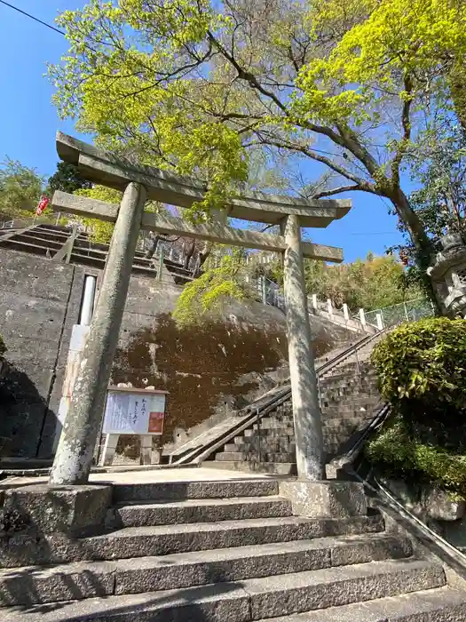 草津八幡宮の鳥居