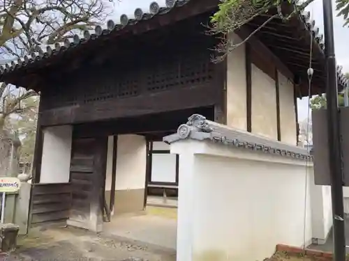 素盞嗚神社の山門