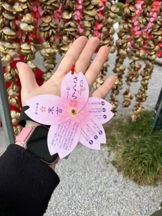 埼玉厄除け開運大師・龍泉寺(切り絵御朱印発祥の寺)の{uncategorized: "未分類", other: "その他", undefined: "問題あり", building: "その他建物", grave: "お墓", sacred_gate: "鳥居", guardian: "狛犬", statue: "像", buddha: "仏像", history: "歴史", nature: "自然", garden: "庭園", animal: "動物", pagoda: "塔", temizu: "手水舎", mountain_gate: "山門・神門", sanctuary: "本殿・本堂", subordinate: "末社・摂社", art: "芸術", scenery: "景色", jizo: "地蔵", ema: "絵馬", goshuin: "御朱印", omikuji: "おみくじ", items: "授与品その他", amulet: "お守り", goshuincho: "御朱印帳", eats: "食事", festival: "お祭り", votive_dance: "神楽", shichigosan: "七五三参", wedding: "結婚式", experience: "体験その他", initially: "初詣", around: "周辺", anti_infection: "感染症対策"}