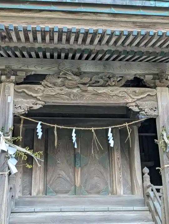 天津神社の{uncategorized: "未分類", other: "その他", undefined: "問題あり", building: "その他建物", grave: "お墓", sacred_gate: "鳥居", guardian: "狛犬", statue: "像", buddha: "仏像", history: "歴史", nature: "自然", garden: "庭園", animal: "動物", pagoda: "塔", temizu: "手水舎", mountain_gate: "山門・神門", sanctuary: "本殿・本堂", subordinate: "末社・摂社", art: "芸術", scenery: "景色", jizo: "地蔵", ema: "絵馬", goshuin: "御朱印", omikuji: "おみくじ", items: "授与品その他", amulet: "お守り", goshuincho: "御朱印帳", eats: "食事", festival: "お祭り", votive_dance: "神楽", shichigosan: "七五三参", wedding: "結婚式", experience: "体験その他", initially: "初詣", around: "周辺", anti_infection: "感染症対策"}