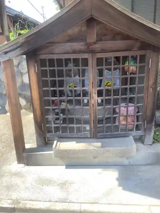 万場地蔵堂の本殿・本堂