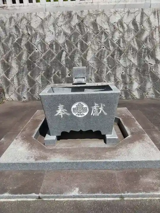 川原畑諏訪神社の手水舎