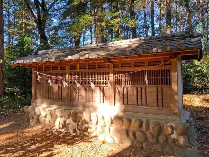 三ケ尻八幡神社の末社・摂社