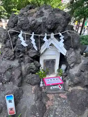 鳩森八幡神社の{uncategorized: "未分類", other: "その他", undefined: "問題あり", building: "その他建物", grave: "お墓", sacred_gate: "鳥居", guardian: "狛犬", statue: "像", buddha: "仏像", history: "歴史", nature: "自然", garden: "庭園", animal: "動物", pagoda: "塔", temizu: "手水舎", mountain_gate: "山門・神門", sanctuary: "本殿・本堂", subordinate: "末社・摂社", art: "芸術", scenery: "景色", jizo: "地蔵", ema: "絵馬", goshuin: "御朱印", omikuji: "おみくじ", items: "授与品その他", amulet: "お守り", goshuincho: "御朱印帳", eats: "食事", festival: "お祭り", votive_dance: "神楽", shichigosan: "七五三参", wedding: "結婚式", experience: "体験その他", initially: "初詣", around: "周辺", anti_infection: "感染症対策"}