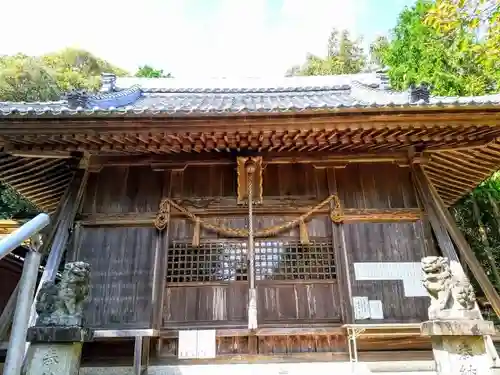 神明神社の本殿