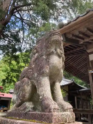 白瀧神社の狛犬