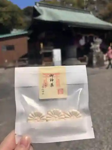 宇都宮二荒山神社の{uncategorized: "未分類", other: "その他", undefined: "問題あり", building: "その他建物", grave: "お墓", sacred_gate: "鳥居", guardian: "狛犬", statue: "像", buddha: "仏像", history: "歴史", nature: "自然", garden: "庭園", animal: "動物", pagoda: "塔", temizu: "手水舎", mountain_gate: "山門・神門", sanctuary: "本殿・本堂", subordinate: "末社・摂社", art: "芸術", scenery: "景色", jizo: "地蔵", ema: "絵馬", goshuin: "御朱印", omikuji: "おみくじ", items: "授与品その他", amulet: "お守り", goshuincho: "御朱印帳", eats: "食事", festival: "お祭り", votive_dance: "神楽", shichigosan: "七五三参", wedding: "結婚式", experience: "体験その他", initially: "初詣", around: "周辺", anti_infection: "感染症対策"}