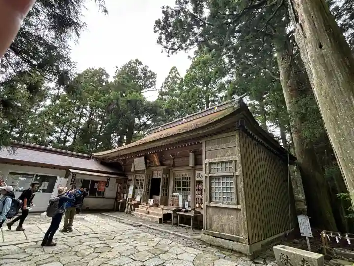 砥鹿神社(奥宮)の{uncategorized: "未分類", other: "その他", undefined: "問題あり", building: "その他建物", grave: "お墓", sacred_gate: "鳥居", guardian: "狛犬", statue: "像", buddha: "仏像", history: "歴史", nature: "自然", garden: "庭園", animal: "動物", pagoda: "塔", temizu: "手水舎", mountain_gate: "山門・神門", sanctuary: "本殿・本堂", subordinate: "末社・摂社", art: "芸術", scenery: "景色", jizo: "地蔵", ema: "絵馬", goshuin: "御朱印", omikuji: "おみくじ", items: "授与品その他", amulet: "お守り", goshuincho: "御朱印帳", eats: "食事", festival: "お祭り", votive_dance: "神楽", shichigosan: "七五三参", wedding: "結婚式", experience: "体験その他", initially: "初詣", around: "周辺", anti_infection: "感染症対策"}