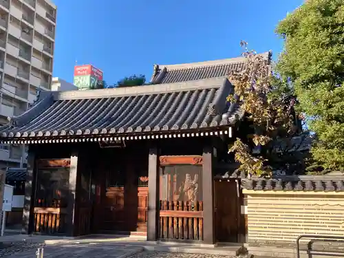 総見寺の山門