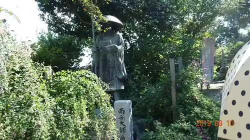 洞昌院の像