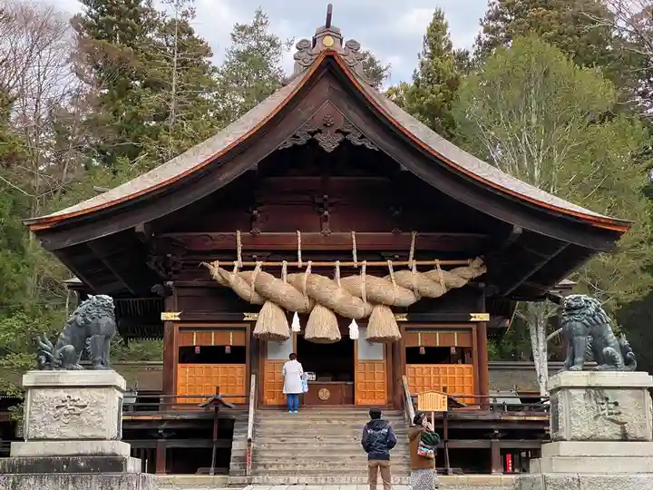 諏訪大社下社秋宮の本殿・本堂