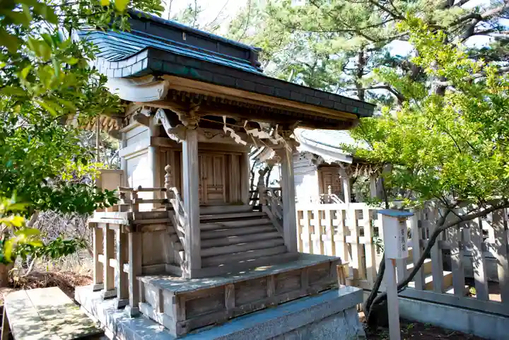 高山稲荷神社の末社・摂社