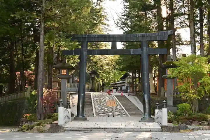 諏訪大社下社秋宮(長野県)