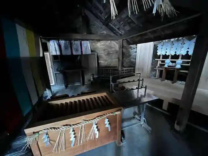 鹽竈神社の{uncategorized: "未分類", other: "その他", undefined: "問題あり", building: "その他建物", grave: "お墓", sacred_gate: "鳥居", guardian: "狛犬", statue: "像", buddha: "仏像", history: "歴史", nature: "自然", garden: "庭園", animal: "動物", pagoda: "塔", temizu: "手水舎", mountain_gate: "山門・神門", sanctuary: "本殿・本堂", subordinate: "末社・摂社", art: "芸術", scenery: "景色", jizo: "地蔵", ema: "絵馬", goshuin: "御朱印", omikuji: "おみくじ", items: "授与品その他", amulet: "お守り", goshuincho: "御朱印帳", eats: "食事", festival: "お祭り", votive_dance: "神楽", shichigosan: "七五三参", wedding: "結婚式", experience: "体験その他", initially: "初詣", around: "周辺", anti_infection: "感染症対策"}