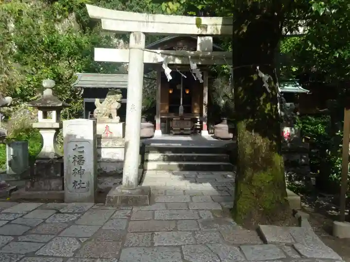 銭洗弁財天宇賀福神社の末社・摂社