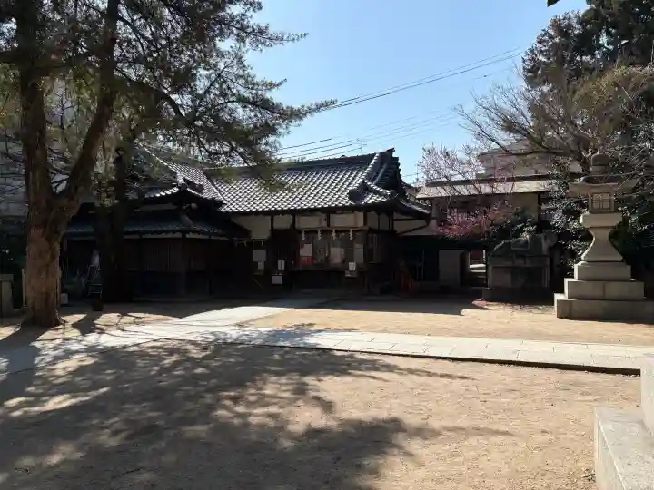 河内國魂神社の{uncategorized: "未分類", other: "その他", undefined: "問題あり", building: "その他建物", grave: "お墓", sacred_gate: "鳥居", guardian: "狛犬", statue: "像", buddha: "仏像", history: "歴史", nature: "自然", garden: "庭園", animal: "動物", pagoda: "塔", temizu: "手水舎", mountain_gate: "山門・神門", sanctuary: "本殿・本堂", subordinate: "末社・摂社", art: "芸術", scenery: "景色", jizo: "地蔵", ema: "絵馬", goshuin: "御朱印", omikuji: "おみくじ", items: "授与品その他", amulet: "お守り", goshuincho: "御朱印帳", eats: "食事", festival: "お祭り", votive_dance: "神楽", shichigosan: "七五三参", wedding: "結婚式", experience: "体験その他", initially: "初詣", around: "周辺", anti_infection: "感染症対策"}