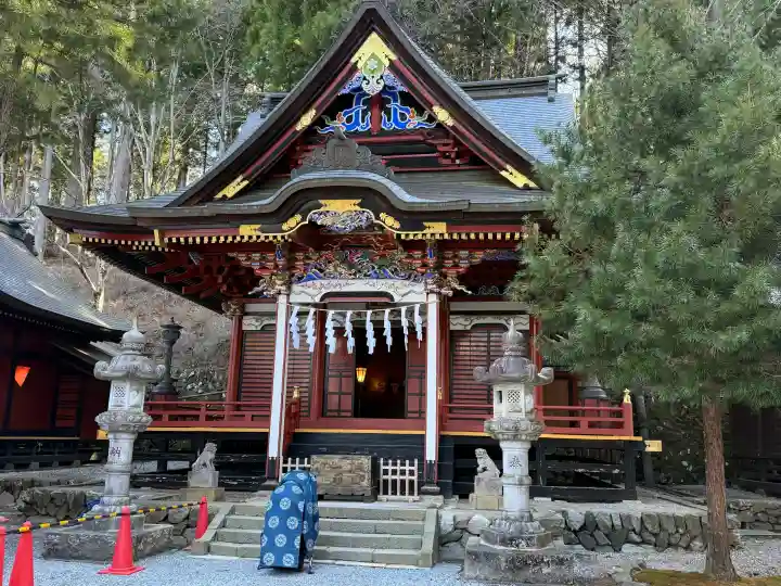 三峯神社の{uncategorized: "未分類", other: "その他", undefined: "問題あり", building: "その他建物", grave: "お墓", sacred_gate: "鳥居", guardian: "狛犬", statue: "像", buddha: "仏像", history: "歴史", nature: "自然", garden: "庭園", animal: "動物", pagoda: "塔", temizu: "手水舎", mountain_gate: "山門・神門", sanctuary: "本殿・本堂", subordinate: "末社・摂社", art: "芸術", scenery: "景色", jizo: "地蔵", ema: "絵馬", goshuin: "御朱印", omikuji: "おみくじ", items: "授与品その他", amulet: "お守り", goshuincho: "御朱印帳", eats: "食事", festival: "お祭り", votive_dance: "神楽", shichigosan: "七五三参", wedding: "結婚式", experience: "体験その他", initially: "初詣", around: "周辺", anti_infection: "感染症対策"}
