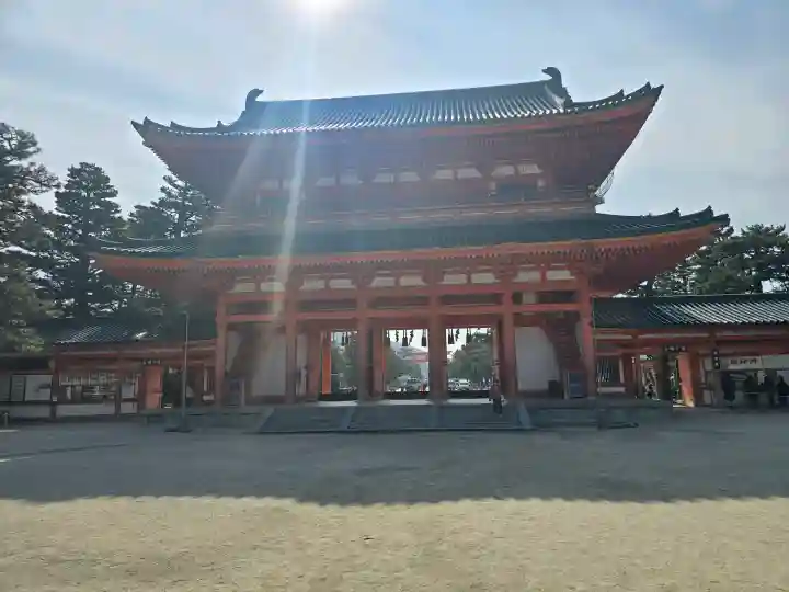 平安神宮の{uncategorized: "未分類", other: "その他", undefined: "問題あり", building: "その他建物", grave: "お墓", sacred_gate: "鳥居", guardian: "狛犬", statue: "像", buddha: "仏像", history: "歴史", nature: "自然", garden: "庭園", animal: "動物", pagoda: "塔", temizu: "手水舎", mountain_gate: "山門・神門", sanctuary: "本殿・本堂", subordinate: "末社・摂社", art: "芸術", scenery: "景色", jizo: "地蔵", ema: "絵馬", goshuin: "御朱印", omikuji: "おみくじ", items: "授与品その他", amulet: "お守り", goshuincho: "御朱印帳", eats: "食事", festival: "お祭り", votive_dance: "神楽", shichigosan: "七五三参", wedding: "結婚式", experience: "体験その他", initially: "初詣", around: "周辺", anti_infection: "感染症対策"}