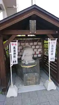 萬画神社の像