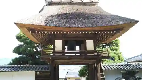 鶏足院の山門・神門