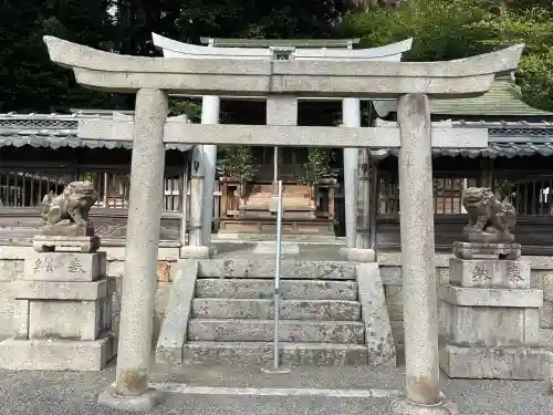 八幡神社(水口町新城)の{uncategorized: "未分類", other: "その他", undefined: "問題あり", building: "その他建物", grave: "お墓", sacred_gate: "鳥居", guardian: "狛犬", statue: "像", buddha: "仏像", history: "歴史", nature: "自然", garden: "庭園", animal: "動物", pagoda: "塔", temizu: "手水舎", mountain_gate: "山門・神門", sanctuary: "本殿・本堂", subordinate: "末社・摂社", art: "芸術", scenery: "景色", jizo: "地蔵", ema: "絵馬", goshuin: "御朱印", omikuji: "おみくじ", items: "授与品その他", amulet: "お守り", goshuincho: "御朱印帳", eats: "食事", festival: "お祭り", votive_dance: "神楽", shichigosan: "七五三参", wedding: "結婚式", experience: "体験その他", initially: "初詣", around: "周辺", anti_infection: "感染症対策"}