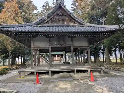 白鳥神社の{uncategorized: "未分類", other: "その他", undefined: "問題あり", building: "その他建物", grave: "お墓", sacred_gate: "鳥居", guardian: "狛犬", statue: "像", buddha: "仏像", history: "歴史", nature: "自然", garden: "庭園", animal: "動物", pagoda: "塔", temizu: "手水舎", mountain_gate: "山門・神門", sanctuary: "本殿・本堂", subordinate: "末社・摂社", art: "芸術", scenery: "景色", jizo: "地蔵", ema: "絵馬", goshuin: "御朱印", omikuji: "おみくじ", items: "授与品その他", amulet: "お守り", goshuincho: "御朱印帳", eats: "食事", festival: "お祭り", votive_dance: "神楽", shichigosan: "七五三参", wedding: "結婚式", experience: "体験その他", initially: "初詣", around: "周辺", anti_infection: "感染症対策"}