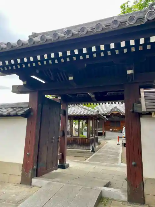 九品寺の{uncategorized: "未分類", other: "その他", undefined: "問題あり", building: "その他建物", grave: "お墓", sacred_gate: "鳥居", guardian: "狛犬", statue: "像", buddha: "仏像", history: "歴史", nature: "自然", garden: "庭園", animal: "動物", pagoda: "塔", temizu: "手水舎", mountain_gate: "山門・神門", sanctuary: "本殿・本堂", subordinate: "末社・摂社", art: "芸術", scenery: "景色", jizo: "地蔵", ema: "絵馬", goshuin: "御朱印", omikuji: "おみくじ", items: "授与品その他", amulet: "お守り", goshuincho: "御朱印帳", eats: "食事", festival: "お祭り", votive_dance: "神楽", shichigosan: "七五三参", wedding: "結婚式", experience: "体験その他", initially: "初詣", around: "周辺", anti_infection: "感染症対策"}