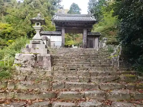 桑実寺の山門