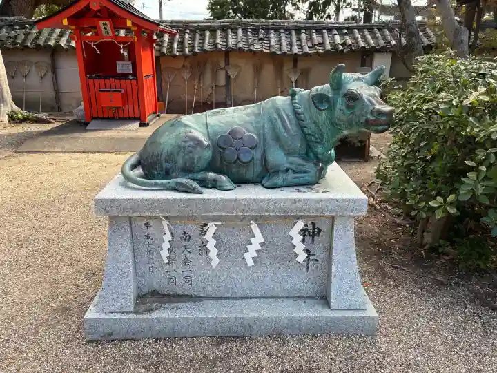 片埜神社の{uncategorized: "未分類", other: "その他", undefined: "問題あり", building: "その他建物", grave: "お墓", sacred_gate: "鳥居", guardian: "狛犬", statue: "像", buddha: "仏像", history: "歴史", nature: "自然", garden: "庭園", animal: "動物", pagoda: "塔", temizu: "手水舎", mountain_gate: "山門・神門", sanctuary: "本殿・本堂", subordinate: "末社・摂社", art: "芸術", scenery: "景色", jizo: "地蔵", ema: "絵馬", goshuin: "御朱印", omikuji: "おみくじ", items: "授与品その他", amulet: "お守り", goshuincho: "御朱印帳", eats: "食事", festival: "お祭り", votive_dance: "神楽", shichigosan: "七五三参", wedding: "結婚式", experience: "体験その他", initially: "初詣", around: "周辺", anti_infection: "感染症対策"}
