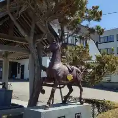 浦河神社の像