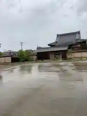 覚成寺の山門