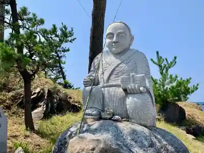 島児神社の像