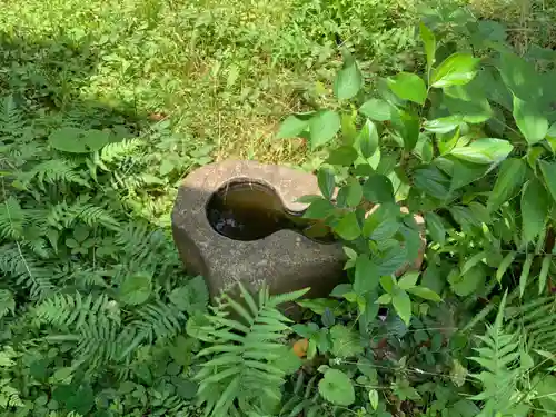 釜滝山越集会所の手水舎