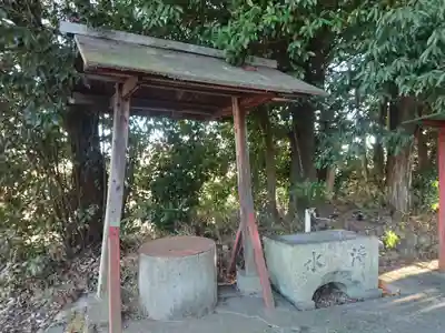 神明社の手水舎