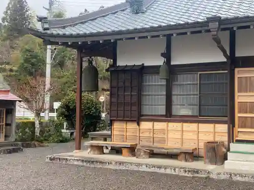 永明寺の{uncategorized: "未分類", other: "その他", undefined: "問題あり", building: "その他建物", grave: "お墓", sacred_gate: "鳥居", guardian: "狛犬", statue: "像", buddha: "仏像", history: "歴史", nature: "自然", garden: "庭園", animal: "動物", pagoda: "塔", temizu: "手水舎", mountain_gate: "山門・神門", sanctuary: "本殿・本堂", subordinate: "末社・摂社", art: "芸術", scenery: "景色", jizo: "地蔵", ema: "絵馬", goshuin: "御朱印", omikuji: "おみくじ", items: "授与品その他", amulet: "お守り", goshuincho: "御朱印帳", eats: "食事", festival: "お祭り", votive_dance: "神楽", shichigosan: "七五三参", wedding: "結婚式", experience: "体験その他", initially: "初詣", around: "周辺", anti_infection: "感染症対策"}