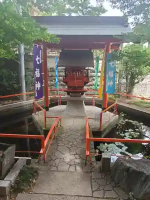 尾曳稲荷神社の末社・摂社