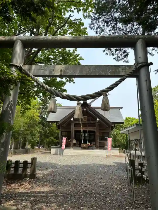 南幌神社の{uncategorized: "未分類", other: "その他", undefined: "問題あり", building: "その他建物", grave: "お墓", sacred_gate: "鳥居", guardian: "狛犬", statue: "像", buddha: "仏像", history: "歴史", nature: "自然", garden: "庭園", animal: "動物", pagoda: "塔", temizu: "手水舎", mountain_gate: "山門・神門", sanctuary: "本殿・本堂", subordinate: "末社・摂社", art: "芸術", scenery: "景色", jizo: "地蔵", ema: "絵馬", goshuin: "御朱印", omikuji: "おみくじ", items: "授与品その他", amulet: "お守り", goshuincho: "御朱印帳", eats: "食事", festival: "お祭り", votive_dance: "神楽", shichigosan: "七五三参", wedding: "結婚式", experience: "体験その他", initially: "初詣", around: "周辺", anti_infection: "感染症対策"}