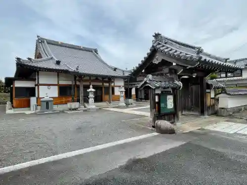 広潭寺の{uncategorized: "未分類", other: "その他", undefined: "問題あり", building: "その他建物", grave: "お墓", sacred_gate: "鳥居", guardian: "狛犬", statue: "像", buddha: "仏像", history: "歴史", nature: "自然", garden: "庭園", animal: "動物", pagoda: "塔", temizu: "手水舎", mountain_gate: "山門・神門", sanctuary: "本殿・本堂", subordinate: "末社・摂社", art: "芸術", scenery: "景色", jizo: "地蔵", ema: "絵馬", goshuin: "御朱印", omikuji: "おみくじ", items: "授与品その他", amulet: "お守り", goshuincho: "御朱印帳", eats: "食事", festival: "お祭り", votive_dance: "神楽", shichigosan: "七五三参", wedding: "結婚式", experience: "体験その他", initially: "初詣", around: "周辺", anti_infection: "感染症対策"}