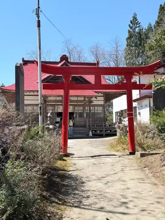 奥富士出雲神社の{uncategorized: "未分類", other: "その他", undefined: "問題あり", building: "その他建物", grave: "お墓", sacred_gate: "鳥居", guardian: "狛犬", statue: "像", buddha: "仏像", history: "歴史", nature: "自然", garden: "庭園", animal: "動物", pagoda: "塔", temizu: "手水舎", mountain_gate: "山門・神門", sanctuary: "本殿・本堂", subordinate: "末社・摂社", art: "芸術", scenery: "景色", jizo: "地蔵", ema: "絵馬", goshuin: "御朱印", omikuji: "おみくじ", items: "授与品その他", amulet: "お守り", goshuincho: "御朱印帳", eats: "食事", festival: "お祭り", votive_dance: "神楽", shichigosan: "七五三参", wedding: "結婚式", experience: "体験その他", initially: "初詣", around: "周辺", anti_infection: "感染症対策"}