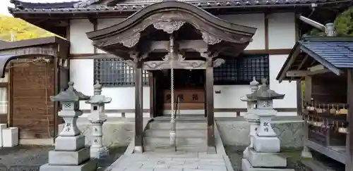 巳徳神社の本殿