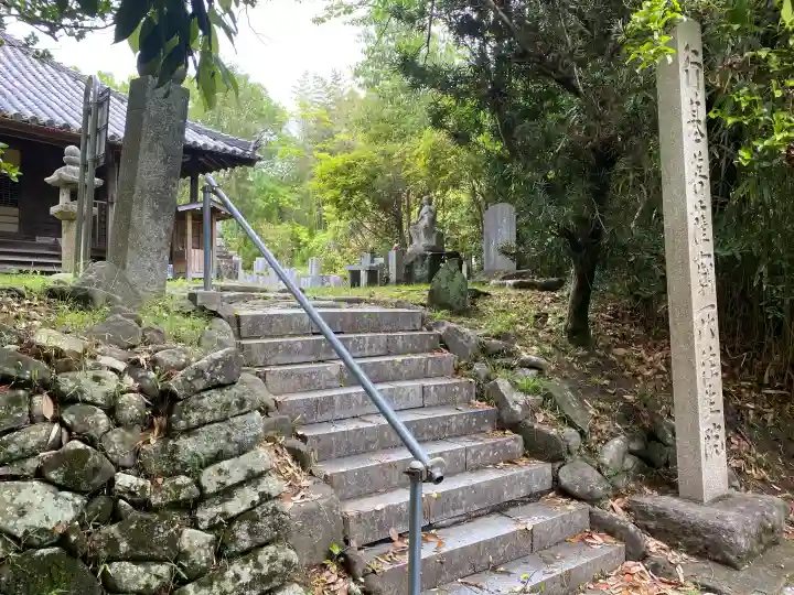 往生院の{uncategorized: "未分類", other: "その他", undefined: "問題あり", building: "その他建物", grave: "お墓", sacred_gate: "鳥居", guardian: "狛犬", statue: "像", buddha: "仏像", history: "歴史", nature: "自然", garden: "庭園", animal: "動物", pagoda: "塔", temizu: "手水舎", mountain_gate: "山門・神門", sanctuary: "本殿・本堂", subordinate: "末社・摂社", art: "芸術", scenery: "景色", jizo: "地蔵", ema: "絵馬", goshuin: "御朱印", omikuji: "おみくじ", items: "授与品その他", amulet: "お守り", goshuincho: "御朱印帳", eats: "食事", festival: "お祭り", votive_dance: "神楽", shichigosan: "七五三参", wedding: "結婚式", experience: "体験その他", initially: "初詣", around: "周辺", anti_infection: "感染症対策"}