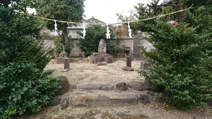 尾曳稲荷神社の末社・摂社