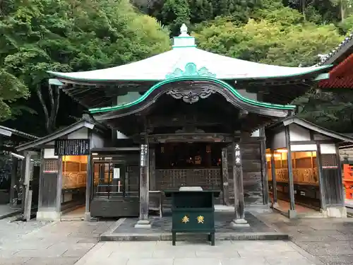 勝尾寺の本殿