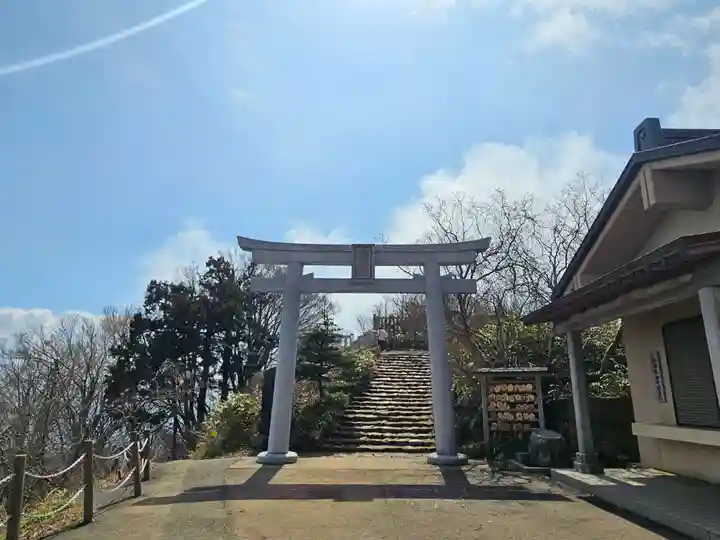 彌彦神社奥宮(御神廟)(新潟県)