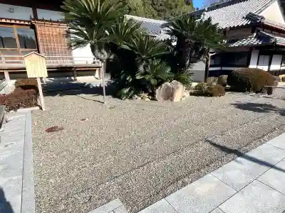 泉養寺の{uncategorized: "未分類", other: "その他", undefined: "問題あり", building: "その他建物", grave: "お墓", sacred_gate: "鳥居", guardian: "狛犬", statue: "像", buddha: "仏像", history: "歴史", nature: "自然", garden: "庭園", animal: "動物", pagoda: "塔", temizu: "手水舎", mountain_gate: "山門・神門", sanctuary: "本殿・本堂", subordinate: "末社・摂社", art: "芸術", scenery: "景色", jizo: "地蔵", ema: "絵馬", goshuin: "御朱印", omikuji: "おみくじ", items: "授与品その他", amulet: "お守り", goshuincho: "御朱印帳", eats: "食事", festival: "お祭り", votive_dance: "神楽", shichigosan: "七五三参", wedding: "結婚式", experience: "体験その他", initially: "初詣", around: "周辺", anti_infection: "感染症対策"}
