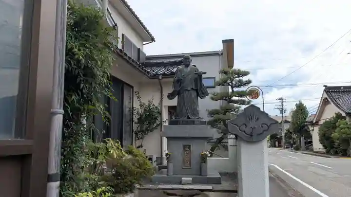 日蓮宗 利生寺の像