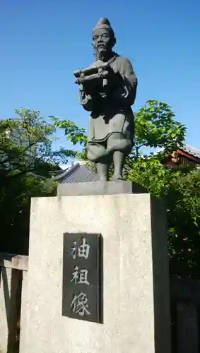 離宮八幡宮の像