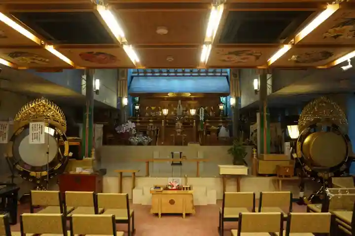 八津御嶽神社の本殿・本堂